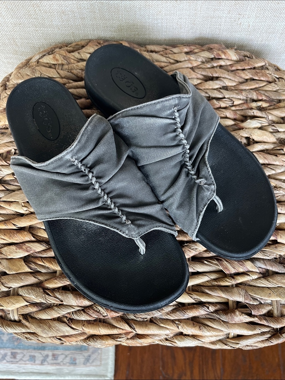 Taos Footwear Dark Gray Ruched Thong Slide Sandals